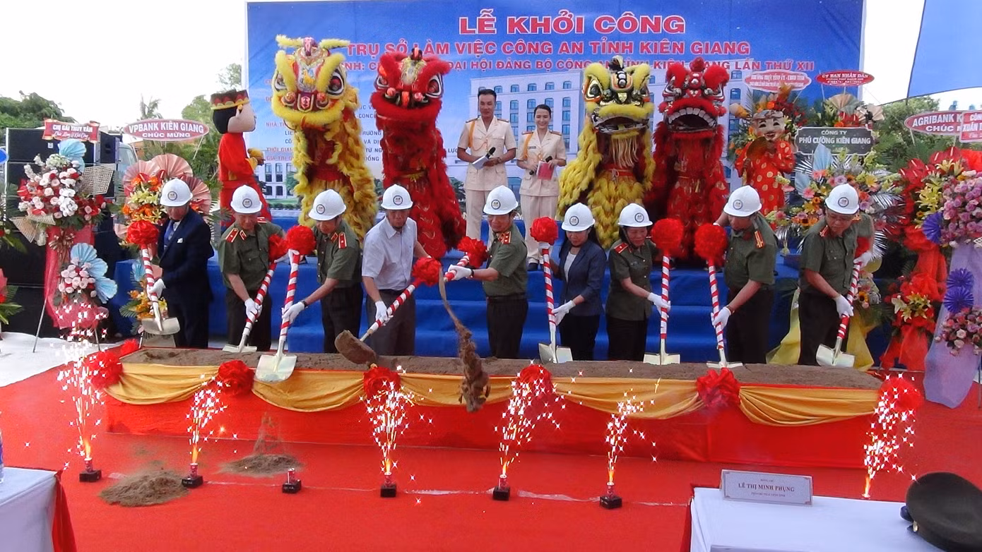 Áp thấp nhiệt đới vào Biển Đông, mưa lớn ở miền Bắc ảnh 1