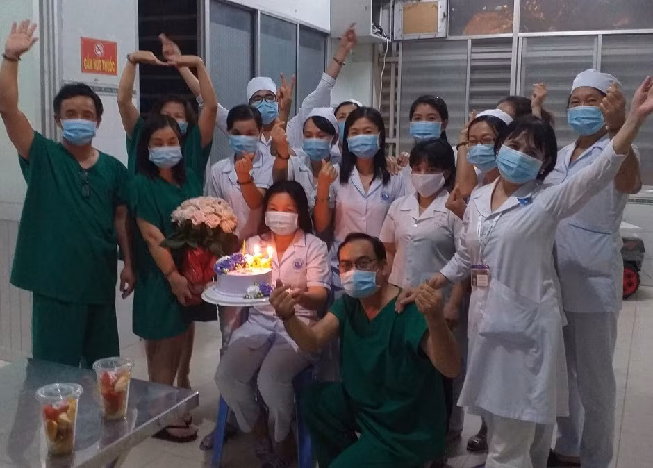 'Âm tính rồi, âm tính rồi. Cố lên, chúng ta sắp được ăn Tết rồi' ảnh 4