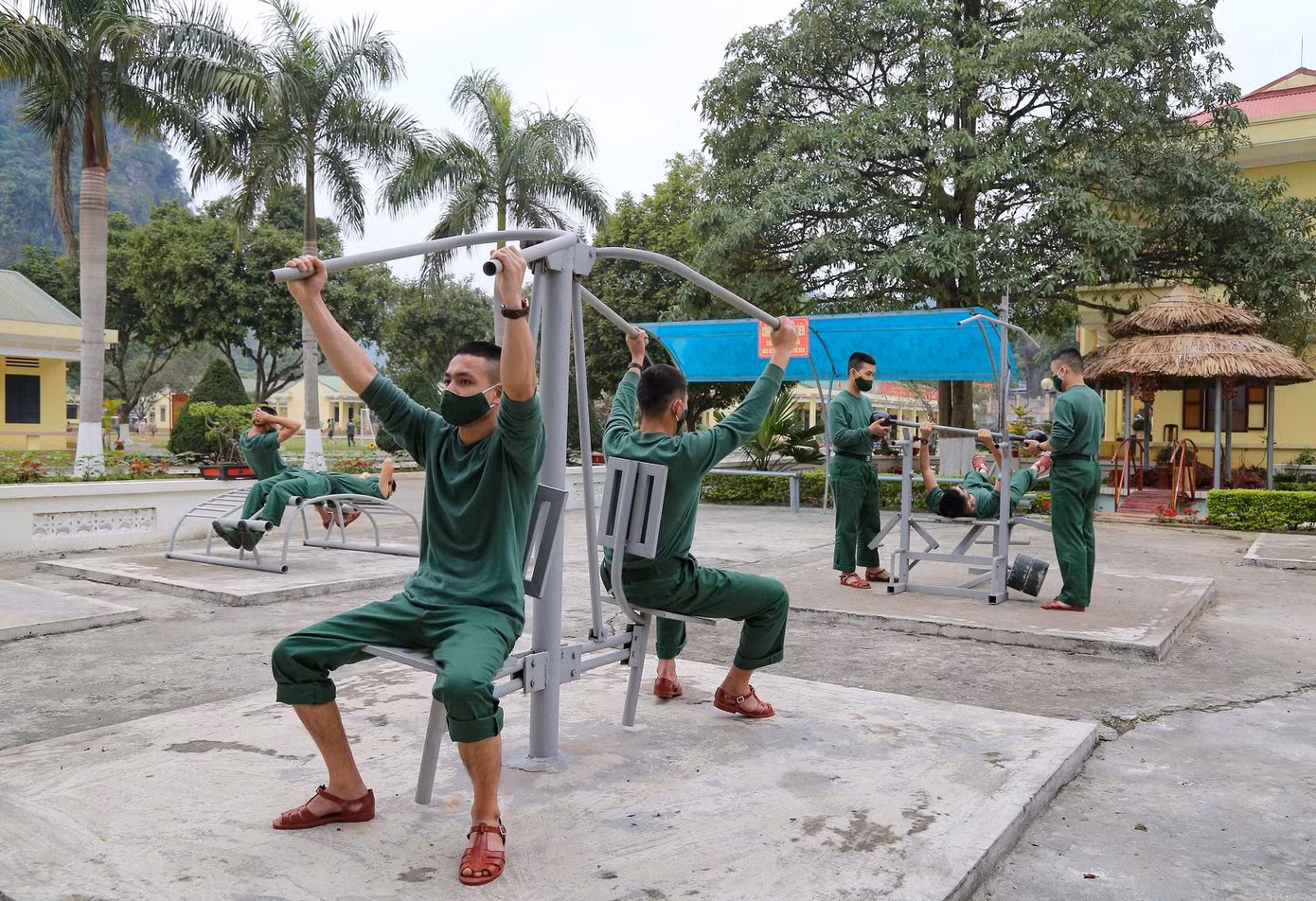 Tân binh Trung đoàn 246 gác nỗi nhớ nhà, hăng say tập luyện ảnh 9