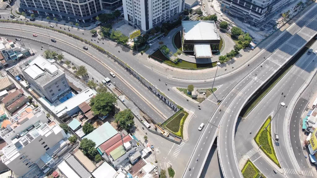 Con đường dài hơn 3km gánh cả 'rừng chung cư' ở Sài Gòn ảnh 24