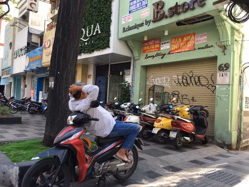 Mặt bằng 'tiền tỷ' bỏ hoang ở Sài Gòn vì dịch Covid-19 ảnh 6
