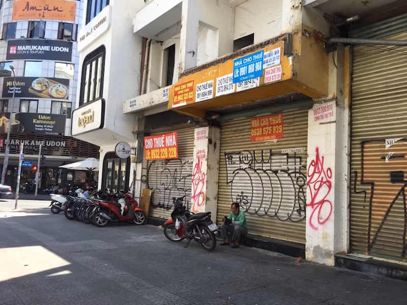 Mặt bằng 'tiền tỷ' bỏ hoang ở Sài Gòn vì dịch Covid-19 ảnh 12