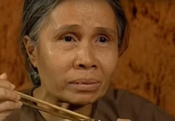 Cặp đôi quấn chăn chụp ảnh ở đồi chè bị chỉ trích ảnh 5
