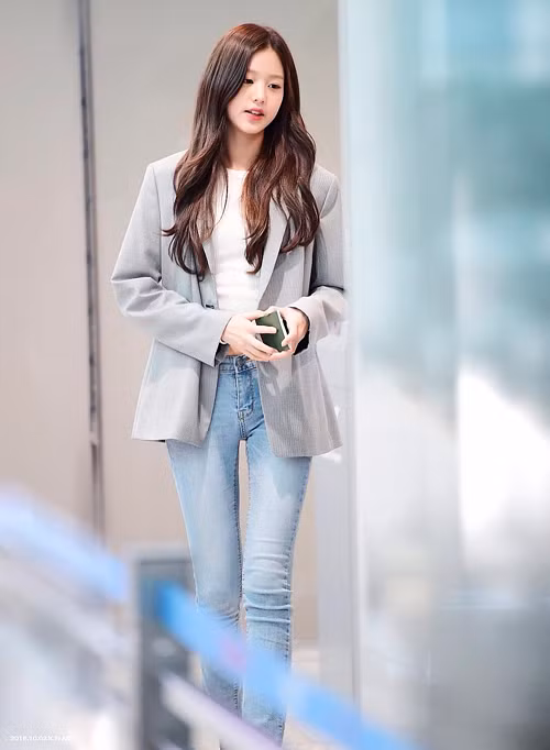 Nhìn Jang Won Young (IZ*ONE) mới biết “dáng đẹp như Thủy thủ Mặt Trăng” là có thật ảnh 5
