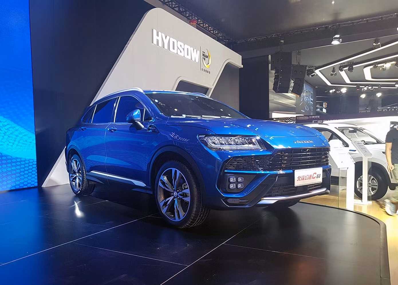 Bentley Bentayga Speed - SUV nhanh nhất thế giới lộ diện ảnh 7