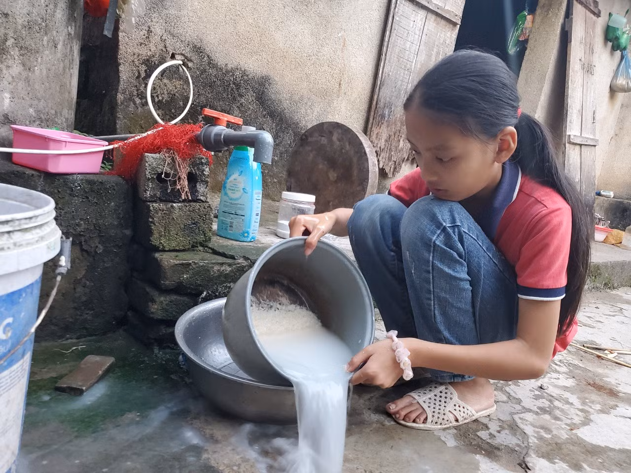 Xót thương 2 trẻ mồ côi ở với bà ngoại bị ung thư di căn ảnh 6
