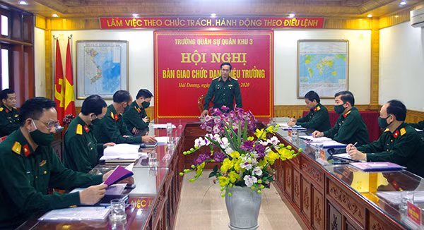 Đại tá Hoàng Văn Hữu giữ chức vụ Phó Tư lệnh Quân khu 1 ảnh 1