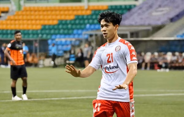Ngoại hạng Anh đá dồn dập ảnh 3
