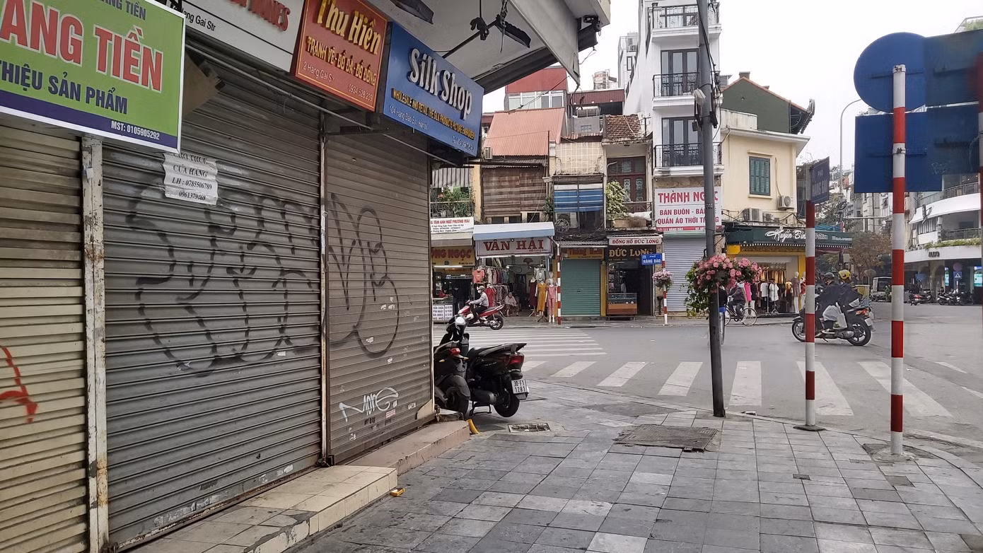 Hàng loạt khách sạn, cửa hàng Hà Nội treo biển cho thuê sau Tết ảnh 6