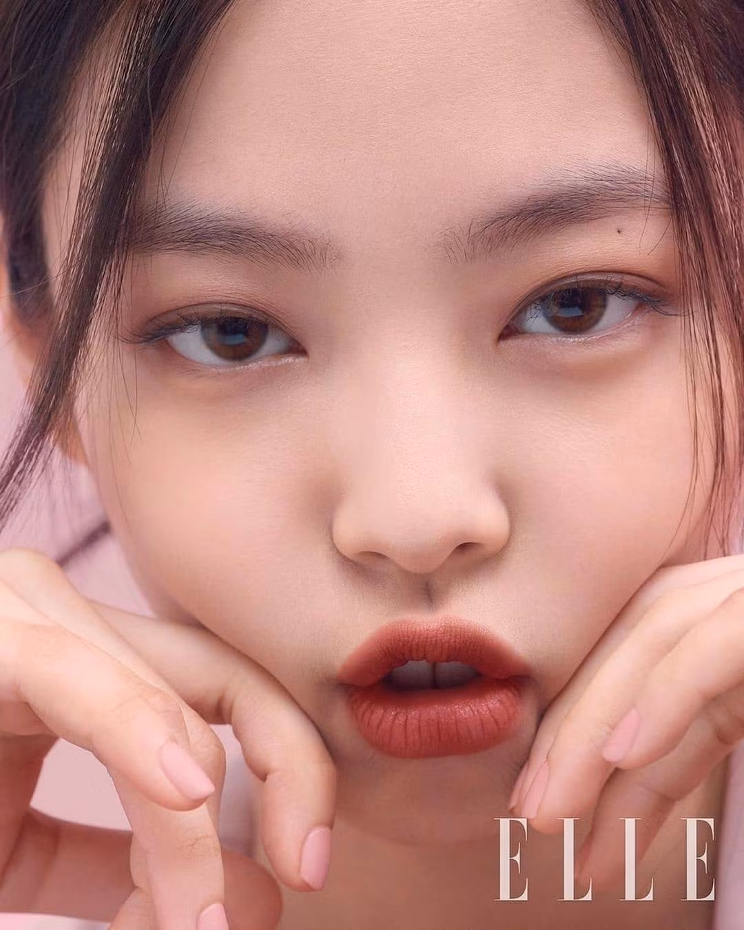 Giới trẻ mê mẩn gu trang điểm và thời trang của Jennie, Jisoo nhóm BlackPink ảnh 6