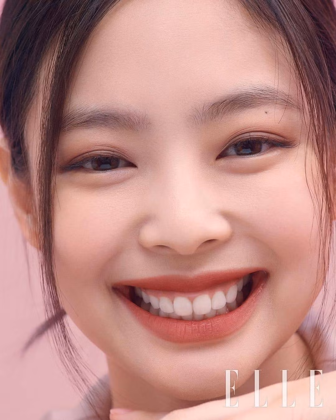 Giới trẻ mê mẩn gu trang điểm và thời trang của Jennie, Jisoo nhóm BlackPink ảnh 7