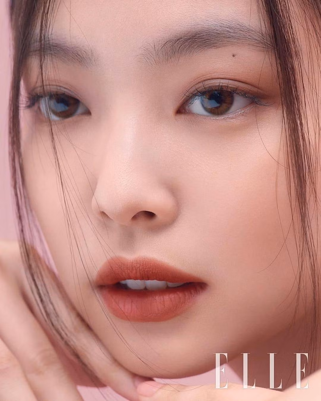 Giới trẻ mê mẩn gu trang điểm và thời trang của Jennie, Jisoo nhóm BlackPink ảnh 5