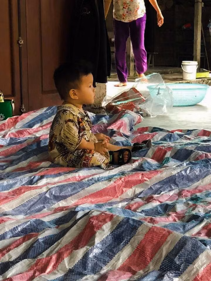 Người dân Quảng Trị mòn mỏi chờ lũ rút để được nấu cơm ảnh 14