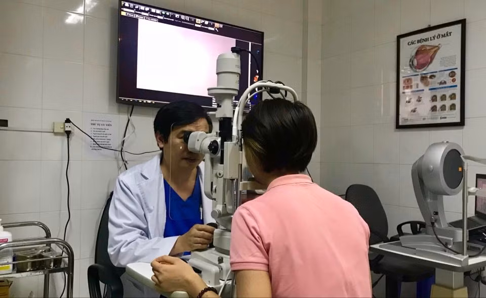 Thêm 1 chuyên gia mắc COVID-19, Việt Nam ghi nhận 382 ca bệnh ảnh 1