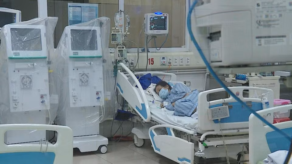 Hà Nội: Lập chốt, kẻ vạch sơn nơi công cộng, siết chặt giãn cách xã hội ảnh 21