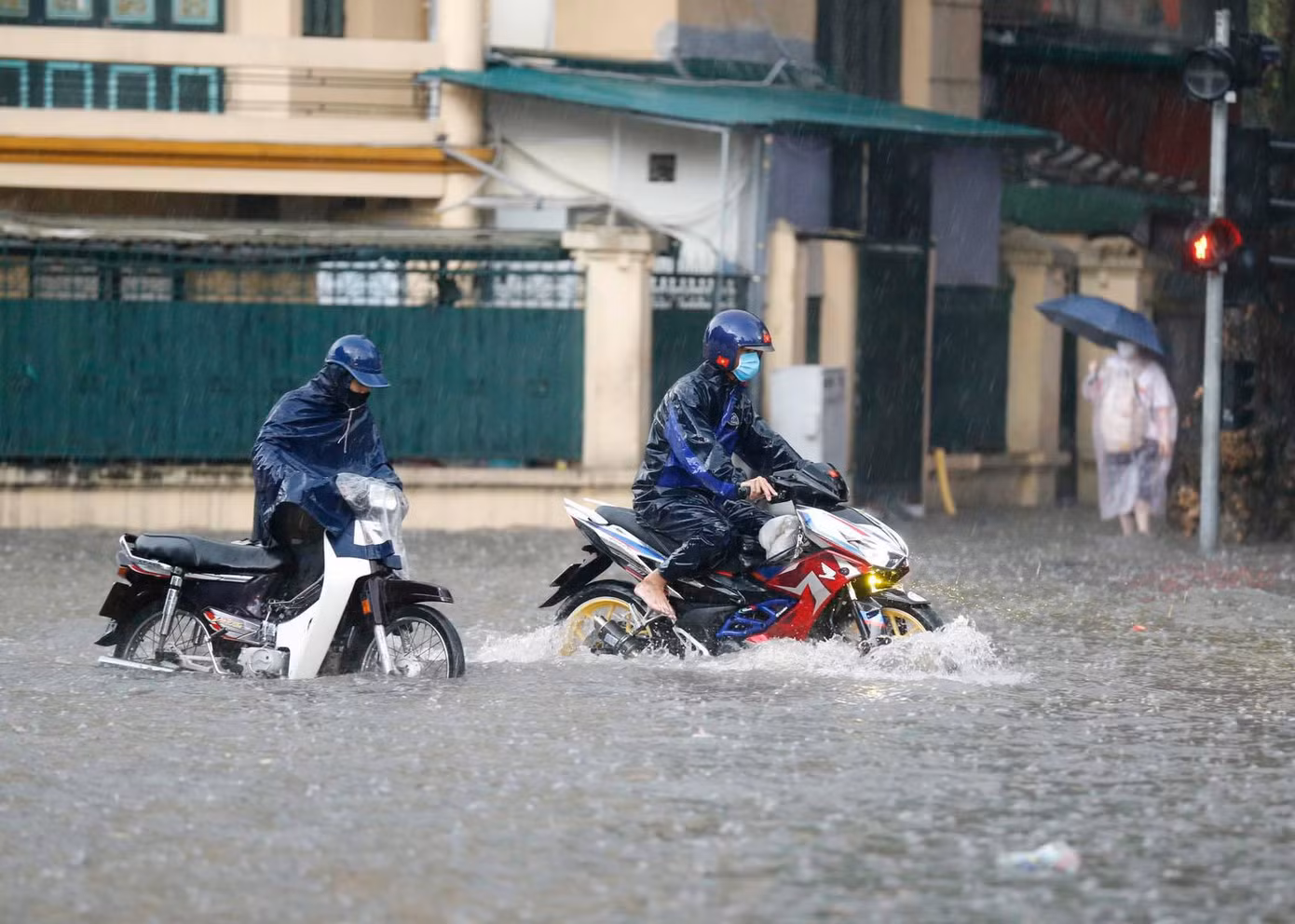 Áp thấp nhiệt đới vào Biển Đông, hướng về Bắc Bộ ảnh 6