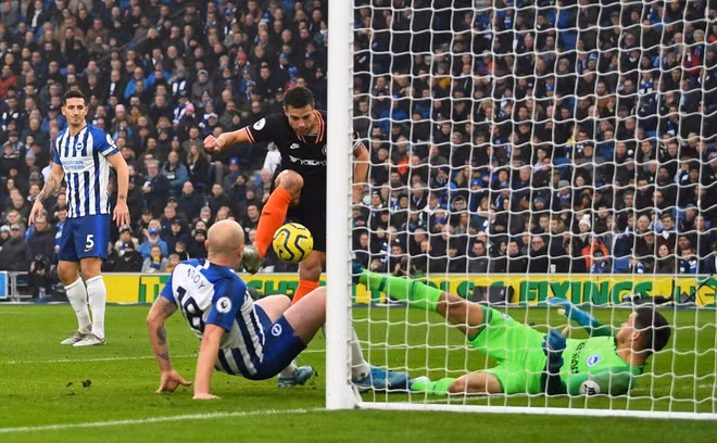 Chelsea đánh rơi chiến thắng ngày đầu năm ảnh 1