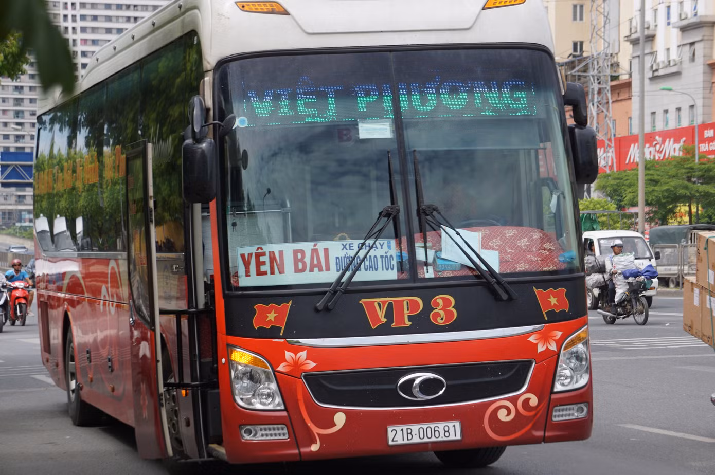 Cảnh sát hóa trang, dùng 'mắt thần' xử lý xe khách rùa bò ở Hà Nội ảnh 9