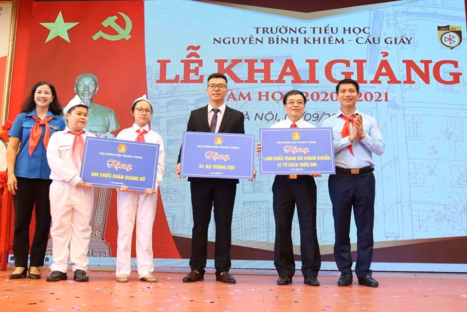 Học sinh đến trường để trải nghiệm và đón nhận hạnh phúc ảnh 2
