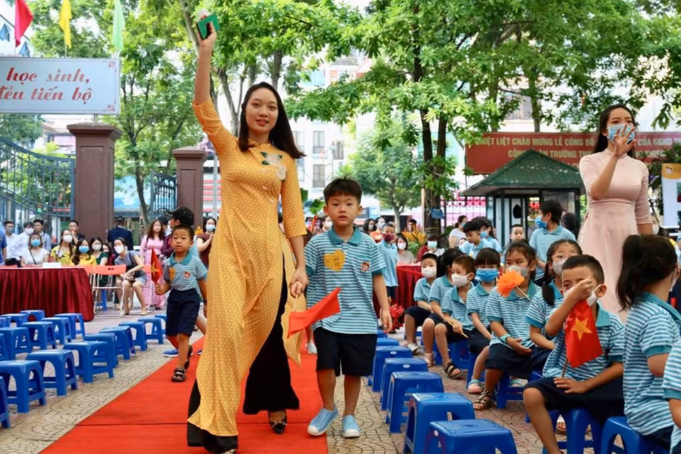 Học sinh đến trường để trải nghiệm và đón nhận hạnh phúc ảnh 1