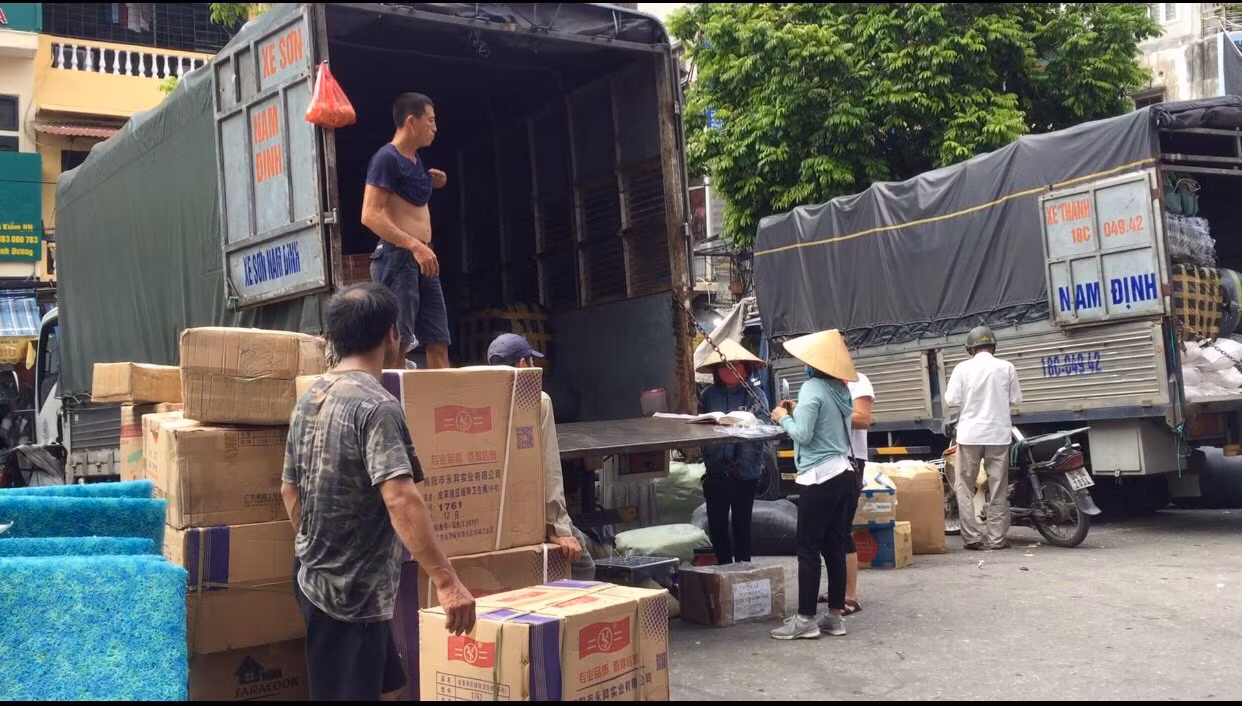 ‘Chợ người’ Hà Nội ế ẩm vì dịch COVID - 19 ảnh 7