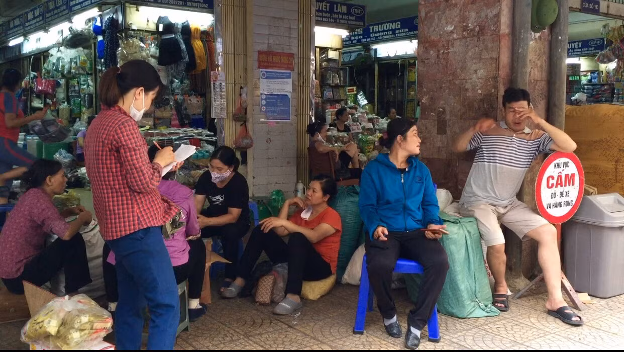‘Chợ người’ Hà Nội ế ẩm vì dịch COVID - 19 ảnh 8