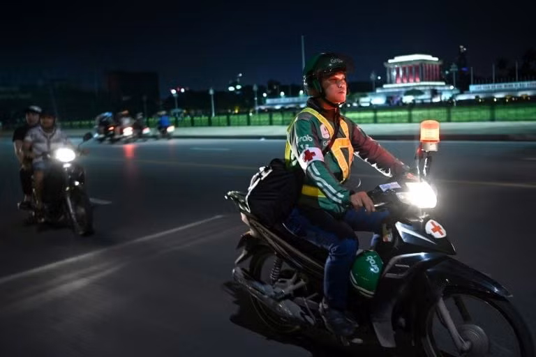 Chuyện về đội cứu hộ miễn phí xuyên đêm ở Hà Nội ảnh 5