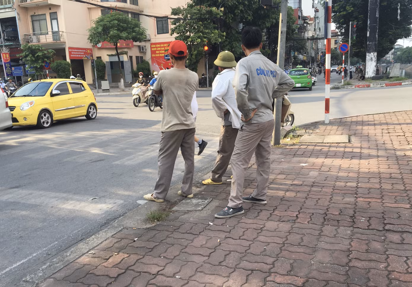 ‘Chợ người’ Hà Nội ế ẩm vì dịch COVID - 19 ảnh 1