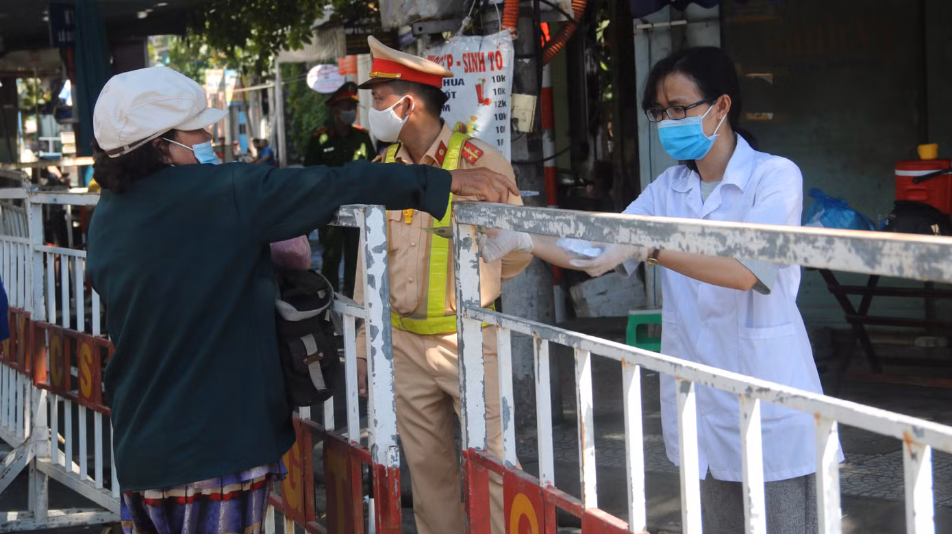 Cuộc sống bên trong khu vực bị phong tỏa ở Đà Nẵng ảnh 7