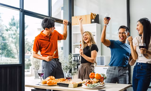 Tuyệt chiêu sạc đầy năng lượng, khai tiệc tân niên rạng rỡ cho hội công sở sau Tết