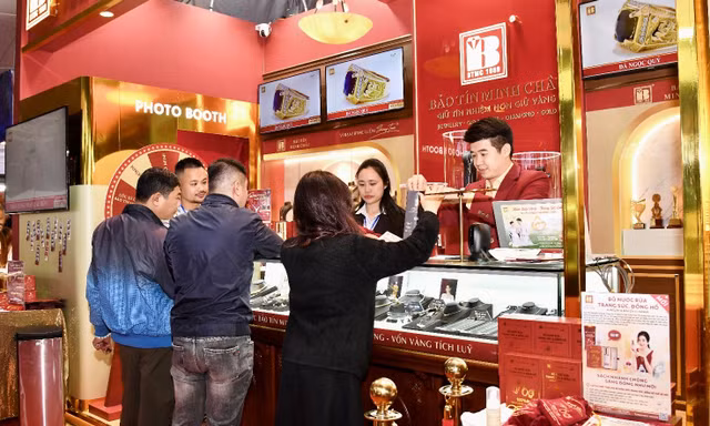 Gian hàng Bảo Tín Minh Châu hút khách tại hội chợ Asean++ 2025