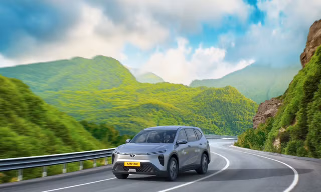 Xanh SM triển khai dịch vụ xe 7 chỗ liên tỉnh bằng xe Limo Green