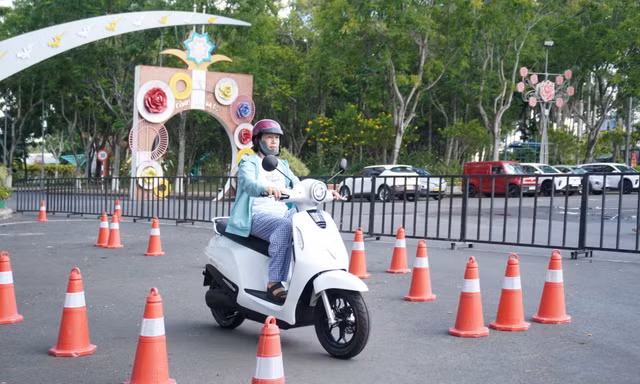Chị em nội trợ, Gen Z cùng mê VinFast Evo Lite: Dễ đi, dễ nuôi, đổi pin tiện