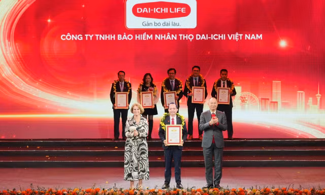 Dai-ichi Life Việt Nam đạt danh hiệu 'Top 500 Doanh nghiệp lớn nhất Việt Nam' 10 năm liên tiếp