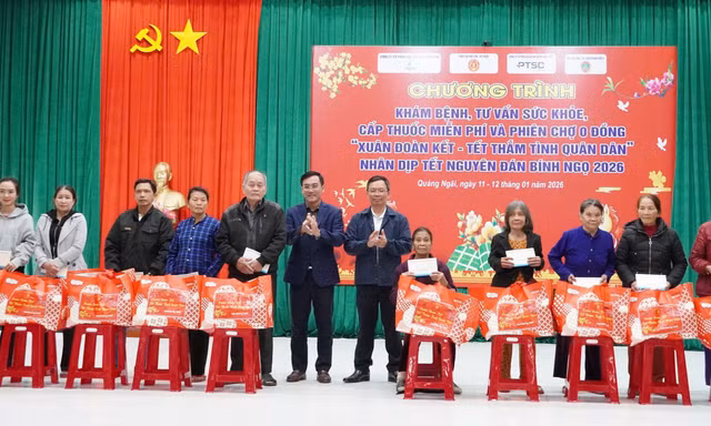 'Phiên chợ 0 đồng' dành cho người dân xã Vạn Tường (Quảng Ngãi)