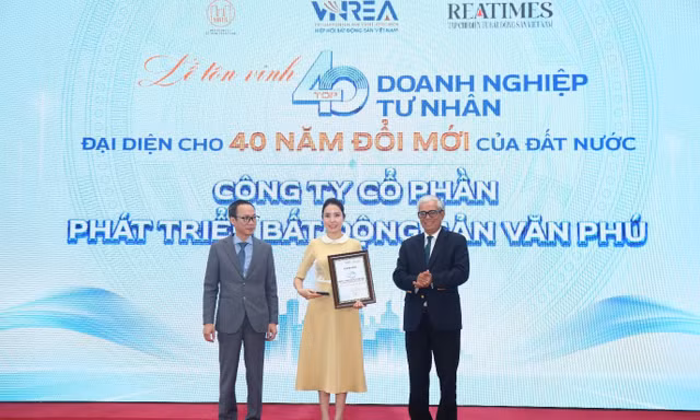 Văn Phú được vinh danh Top 40 doanh nghiệp tư nhân tiêu biểu đại diện cho 40 năm đổi mới đất nước