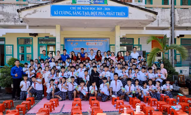 Ấn tượng công trình ‘Trao yêu thương 2026’ của sinh viên Văn Lang
