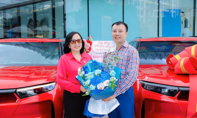 Vinhomes trao thưởng VinFast VF9, AlphaReal củng cố vị thế Hạng A