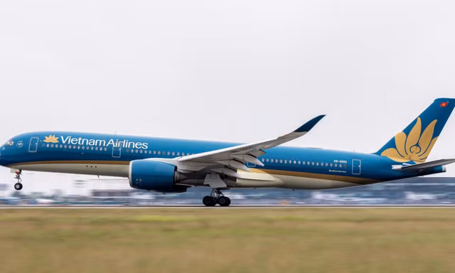 Sản phụ trở dạ trên chuyến bay Vietnam Airlines từ Đan Mạch về TPHCM 