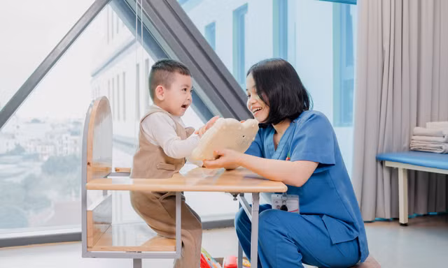 Phác đồ Oxy cao áp kết hợp phục hồi chức năng - Cơ hội mới cho người sống thực vật do thiếu oxy não