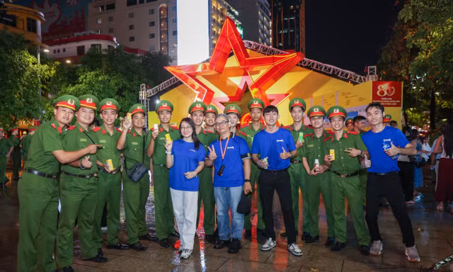 Vinamilk mang đến những trạm tiếp năng lượng giữa gala 'Tổ quốc bình yên'