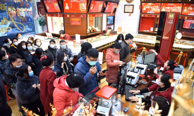 Dân ba miền Bắc Trung Nam làm gì trong ngày vía Thần Tài?