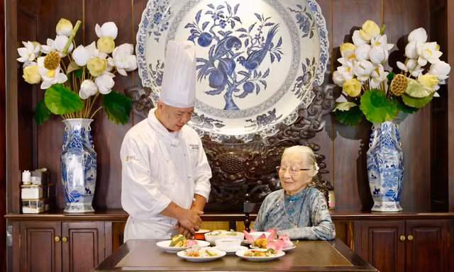 Nghệ nhân Mai Thị Trà giải mã sức hút của thực đơn 'Chạm Sen'