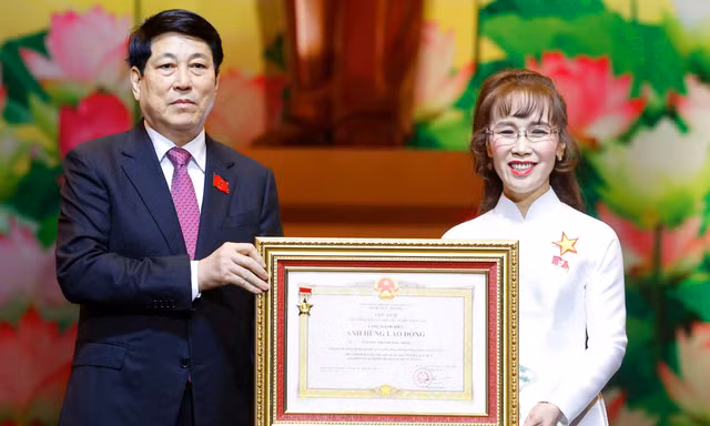 Tiến sĩ Nguyễn Thị Phương Thảo nhận danh hiệu Anh hùng Lao động