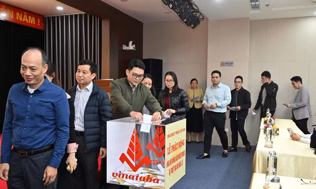 Vinataba ủng hộ gần 10 tỷ đồng hỗ trợ đồng bào khắc phục hậu quả thiên tai, bão lũ
