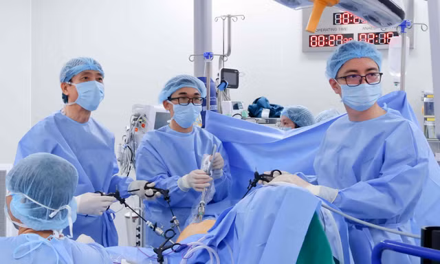 Vinmec Cần Thơ phẫu thuật bảo tồn chức năng tiêu hóa cho bệnh nhân ung thư trực tràng trẻ tuổi