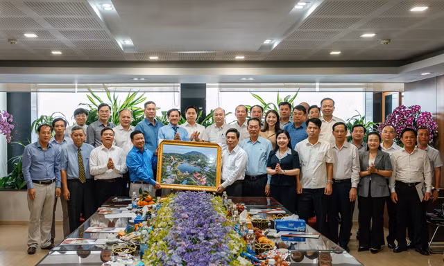 Ban Thường vụ Tỉnh ủy Thanh Hóa đến thăm và làm việc tại Tỉnh An Giang và Tập đoàn Sao Mai