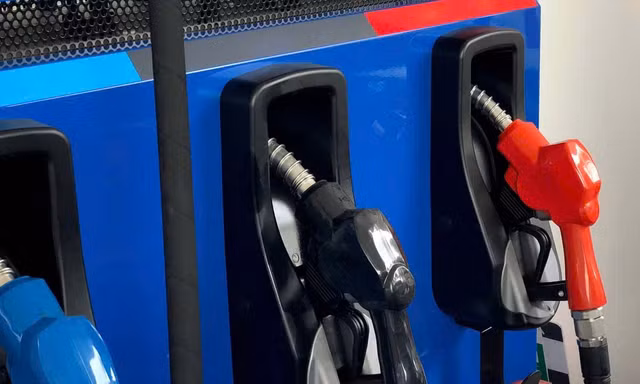Xử phạt 7 thương nhân phân phối xăng, dầu vi phạm, tước giấy phép 2 doanh nghiệp