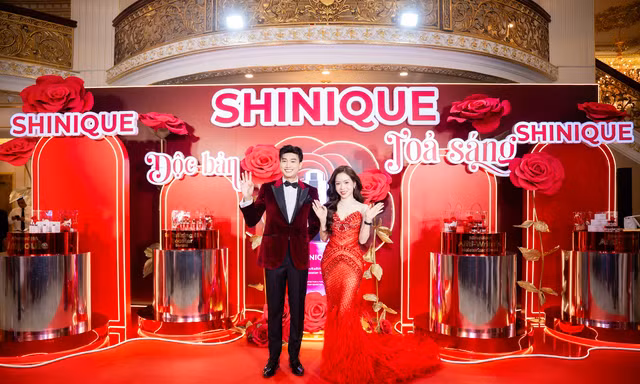 Lễ ra mắt thương hiệu dược mỹ phẩm cao cấp SHINIQUE quy tụ dàn nghệ sĩ, doanh nhân và hoa hậu nổi tiếng