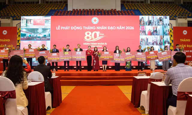 SeABank ủng hộ 10 tỷ đồng hưởng ứng Tháng Nhân đạo năm 2026